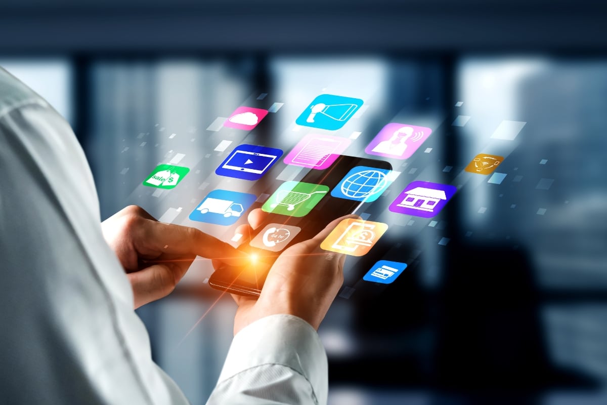 Từ vựng chủ đề Technology: Ví dụ, bài mẫu và bài tập - IELTS Arena